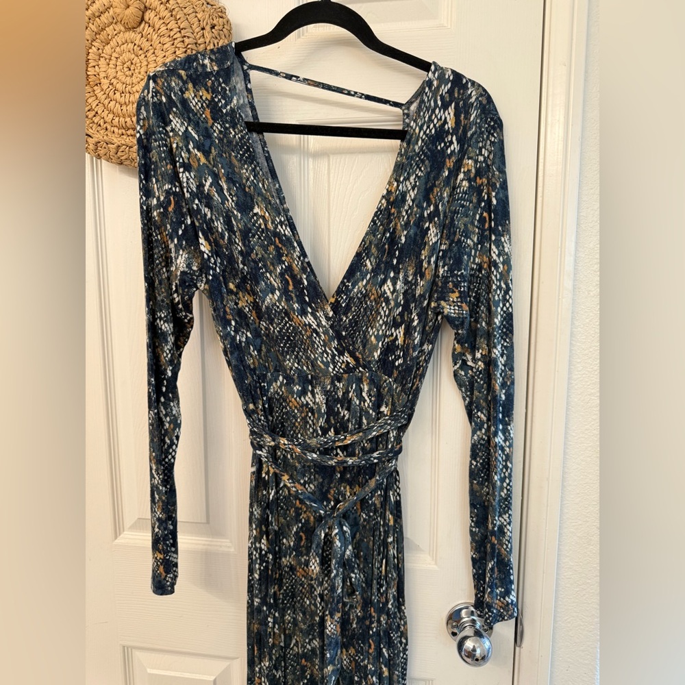 Jessica Simpson Snake Maternity Dress - Picture 4 of 9